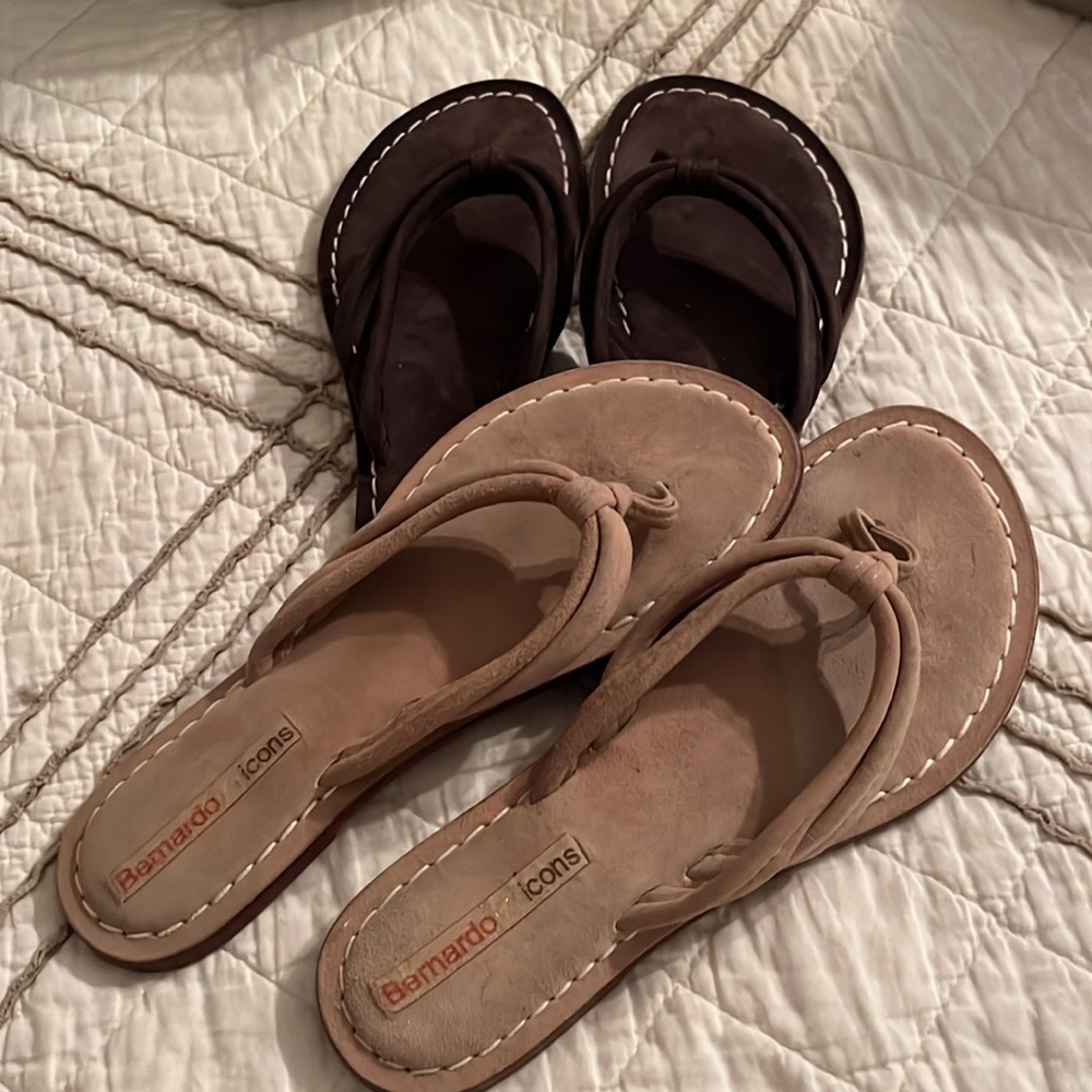 Classic  Suede Berdardo Miami sandals.